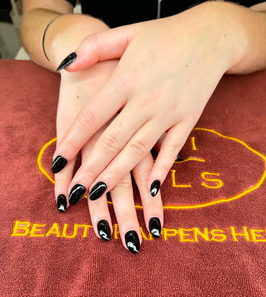 Cici Nails nail design