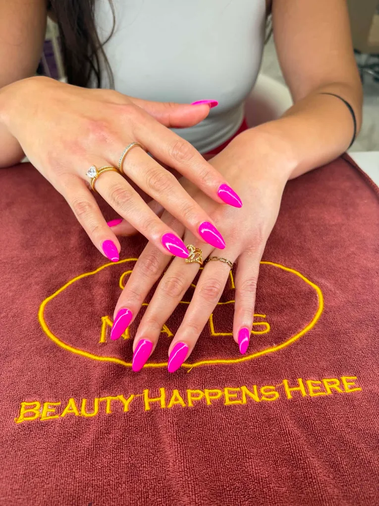 Cici Nails nail design